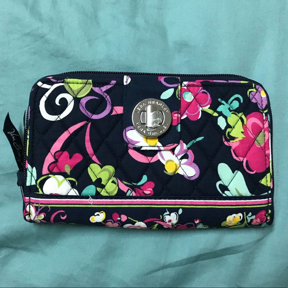 VERA BRADLEY Turn lock wallet Ribbons